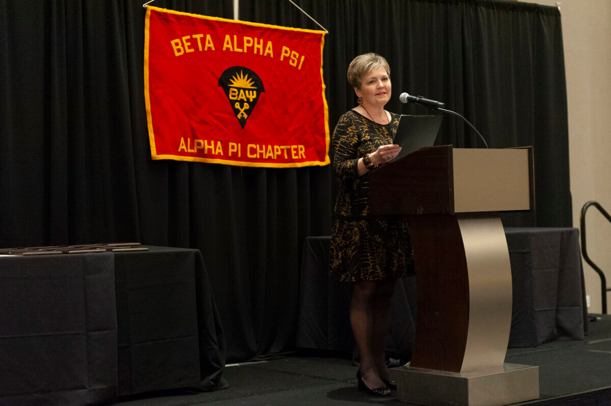 Maria Turner A University Of Iowa Outstanding Accounting Alumni Aarete